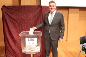 AKAMİB'de R. Onur Kılıçer Yeniden Başkan Seçildi