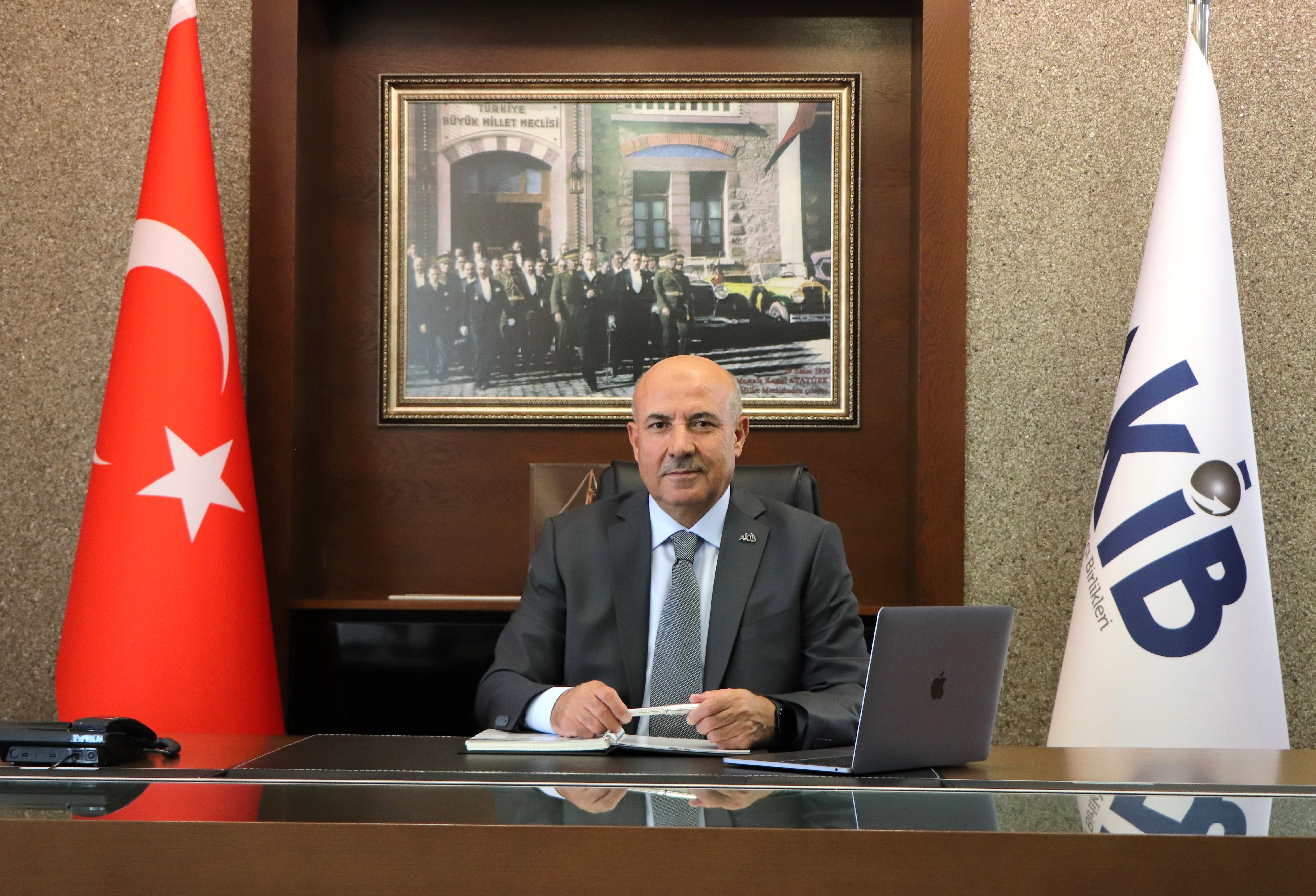 ATHİB BAŞKANI UÇURUM: Türk Tekstilinin Yeniden Rekabetçi Maliyet Yapısına İhtiyacı Var